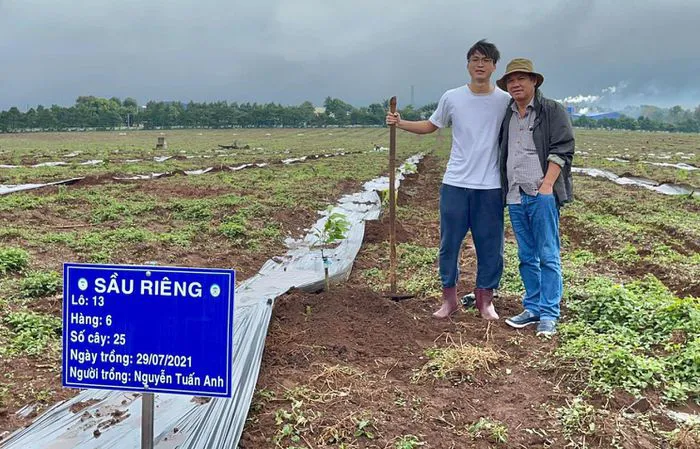 Cầu thủ Hoàng Anh Gia Lai đi trồng sầu riêng - Ảnh 5. Cầu thủ Hoàng Anh Gia Lai đi trồng sầu riêng - Ảnh 5.