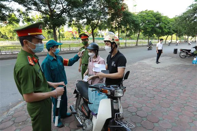 Hà Nội: Nơi làm chặt, nơi vẫn lơ là, chủ quan trong phòng dịch COVID-19 - Ảnh 1.