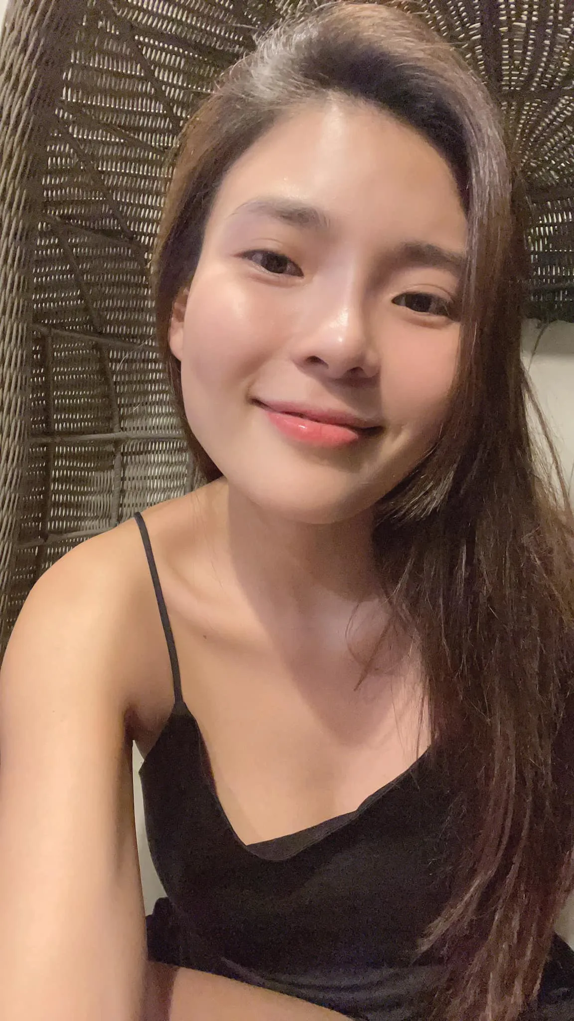 Diễn viên ở nhà mùa dịch: Hồng Diễm lên đồ ngút ngàn, Bảo Thanh selfie với con gái cưng - Ảnh 3.