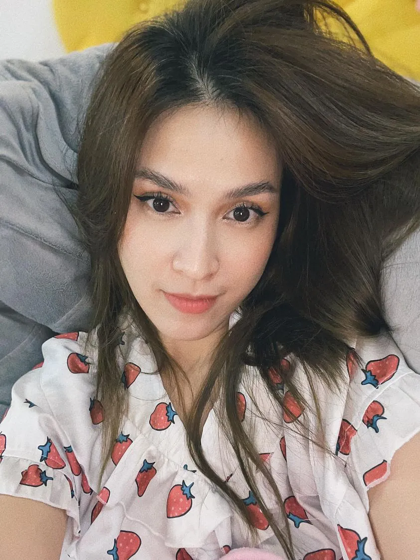 Diễn viên ở nhà mùa dịch: Hồng Diễm lên đồ ngút ngàn, Bảo Thanh selfie với con gái cưng - Ảnh 5.