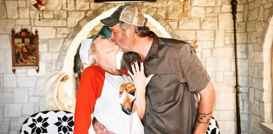 Blake Shelton và Gwen Stefani đã kết hôn - Ảnh 1.