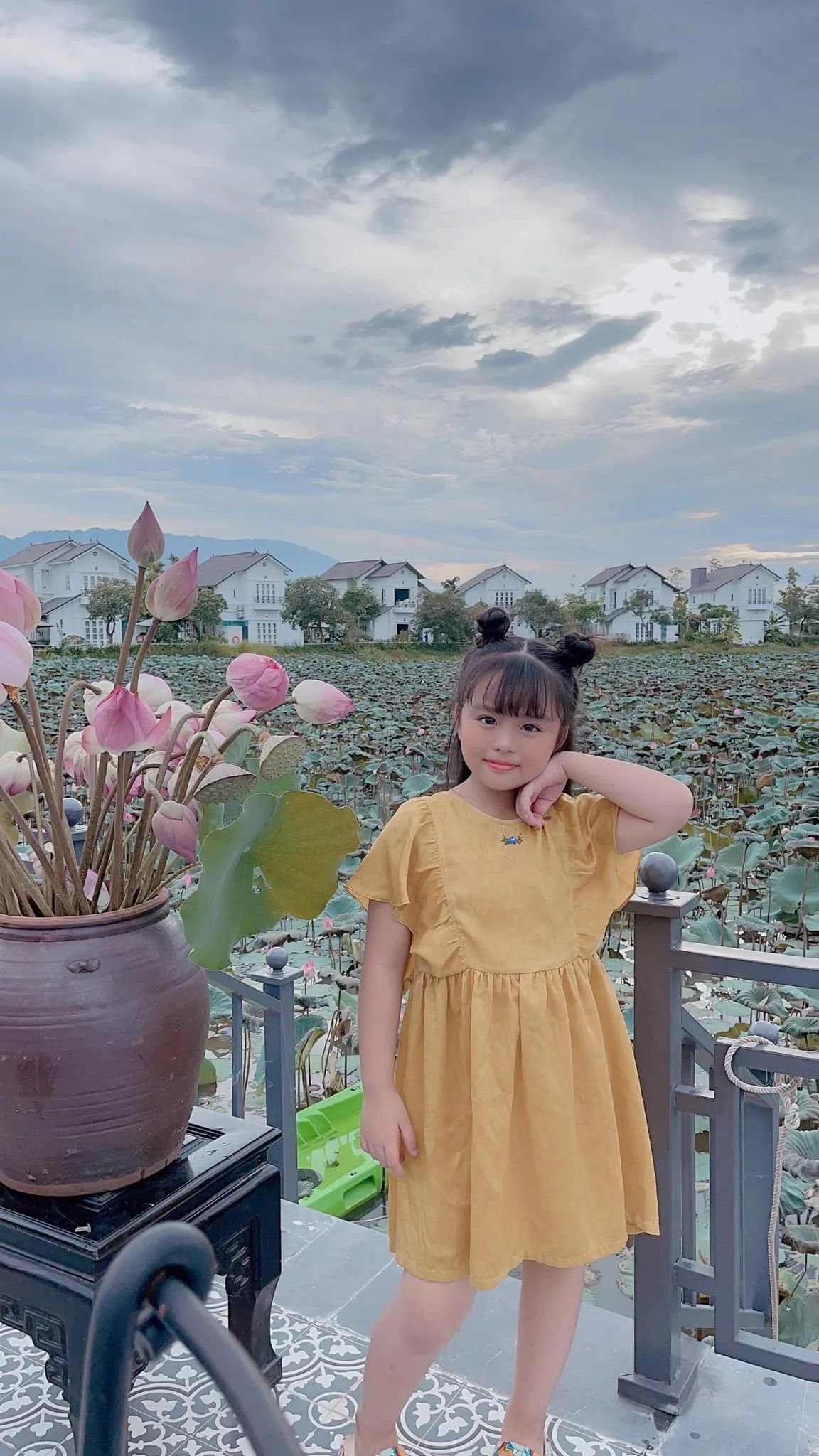 Mùa hoa tìm lại: Vẻ dễ thương của bé Ngân ngoài đời thường - Ảnh 5.