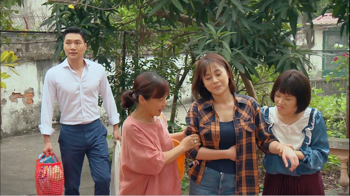 Hương vị tình thân - Tập 57: Bà Bích tuyên bố Long chạy đằng trời không thoát khỏi vị trí con rể - Ảnh 1.