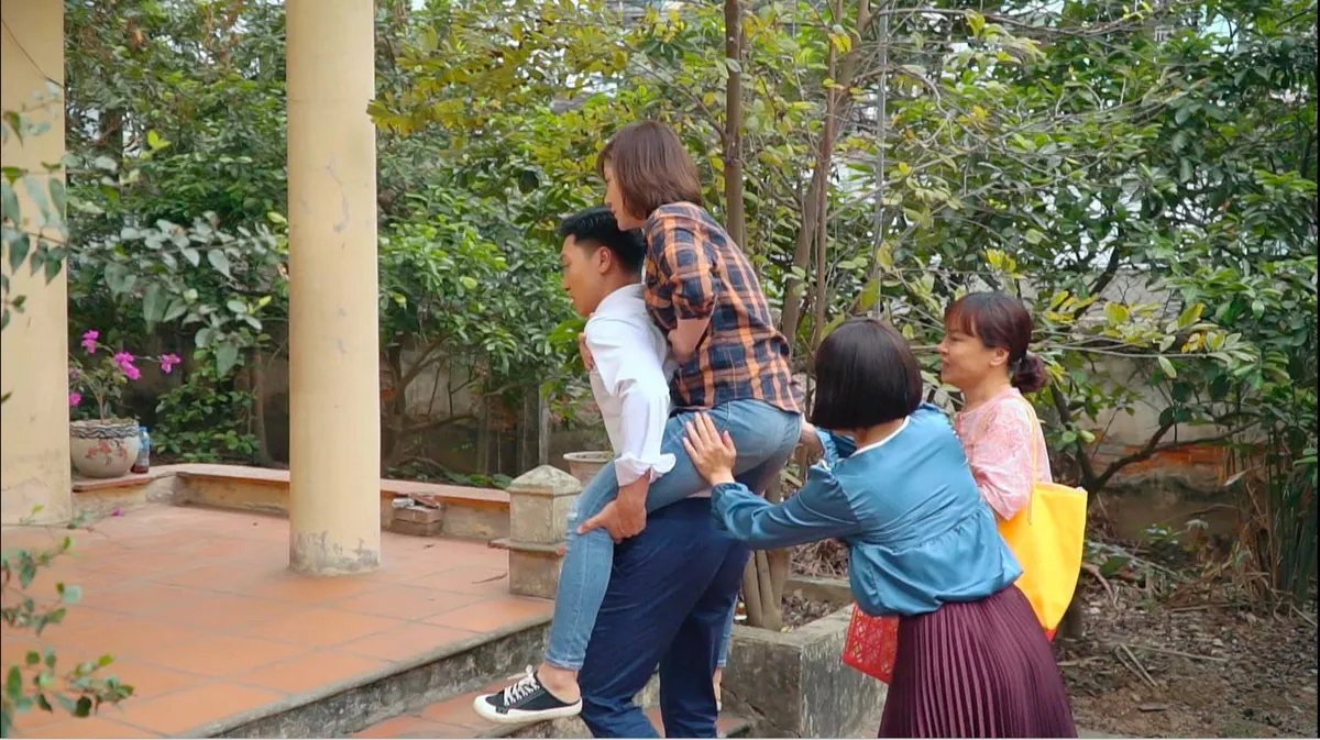 Hương vị tình thân - Tập 57: Bà Bích tuyên bố Long chạy đằng trời không thoát khỏi vị trí con rể - Ảnh 2.