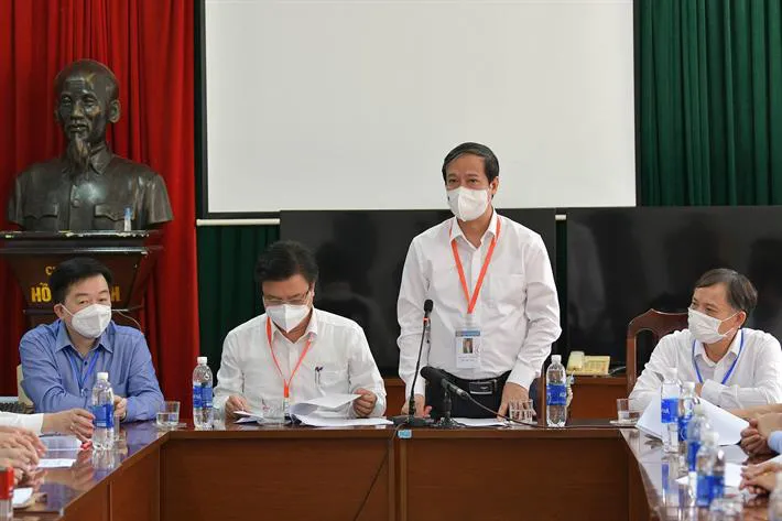Bộ trưởng Bộ GD&ĐT động viên sĩ tử bình tĩnh, tự tin, an tâm dự thi tốt nghiệp THPT 2021 - Ảnh 4.