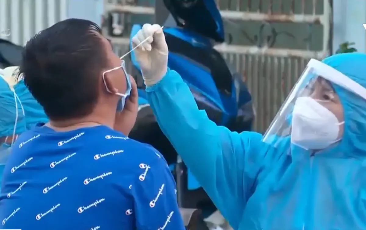 Kh&ocirc;ng ngăn d&ograve;ng chảy giao thương khi dịch COVID-19 diễn biến phức tạp - Ảnh 2.