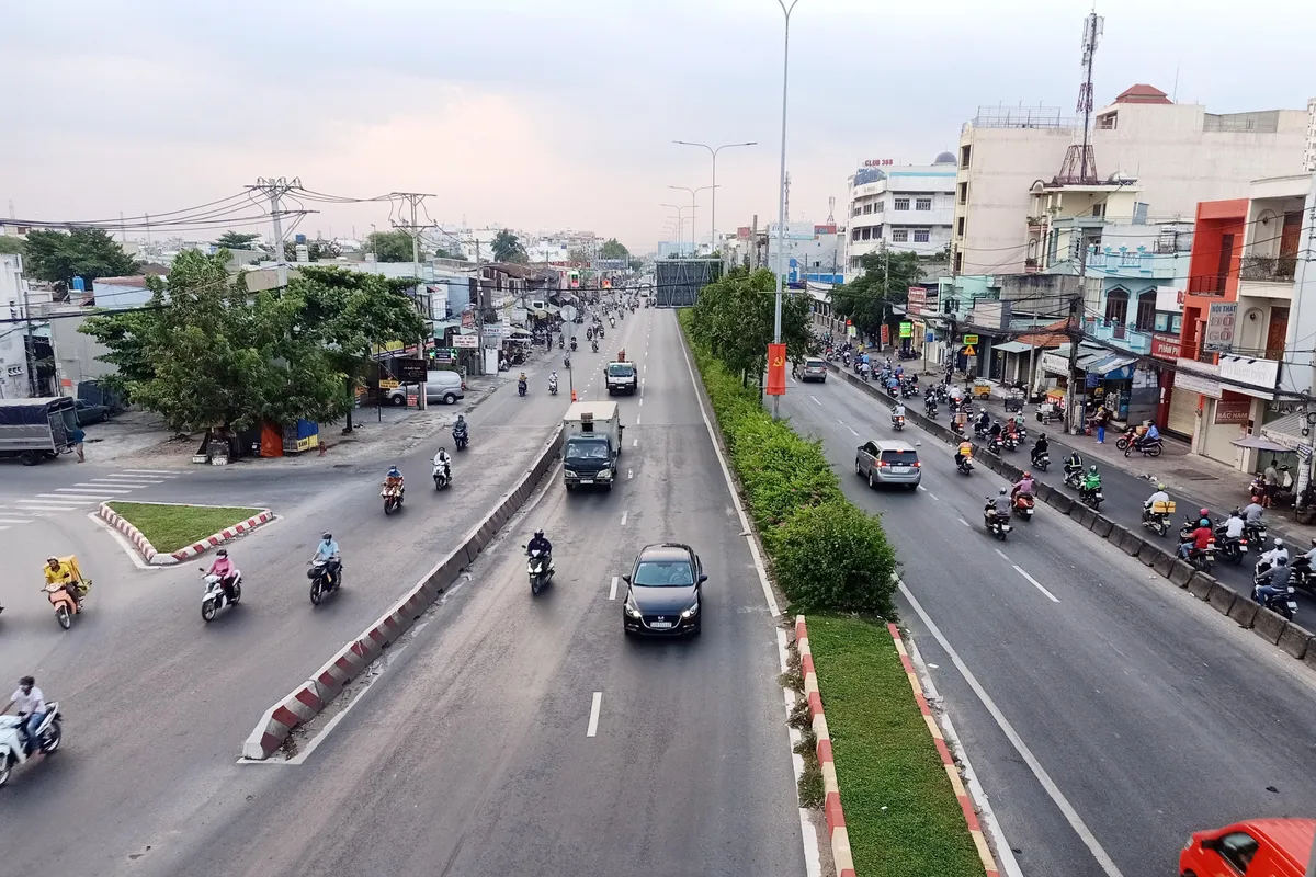 Bắt buộc phải có giấy xét nghiệm âm tính khi ra vào TP Hồ Chí Minh - Ảnh 1.