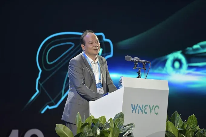 Tiến sỹ Vật l&yacute; gi&agrave;u hơn Jack Ma - Ảnh 1.