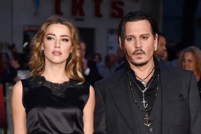 Johnny Depp nhận giải thưởng cao quý giữa lùm xùm kiện tụng - Ảnh 2.