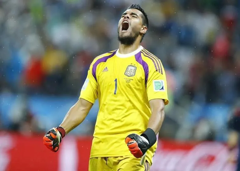 Thủ môn Sergio Romero vất vả tìm bến đỗ mới - Ảnh 1. Thủ môn Sergio Romero vất vả tìm bến đỗ mới - Ảnh 1.