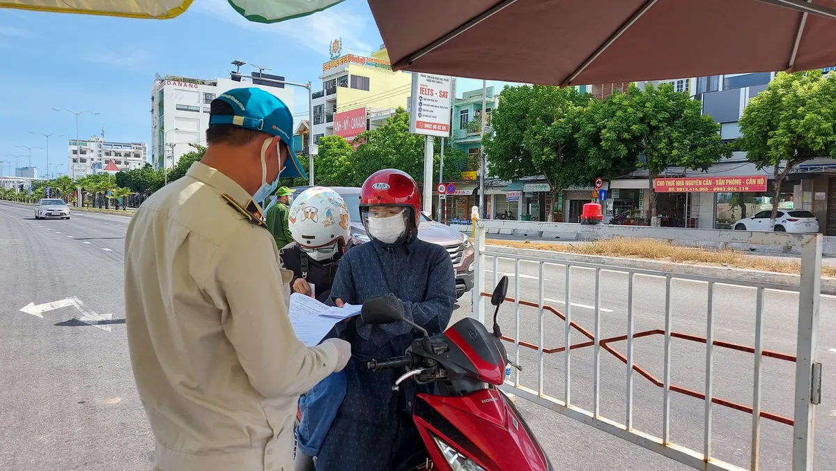 Đã xuất hiện lây nhiễm chéo trong khu phong tỏa ở Đà Nẵng - Ảnh 2.