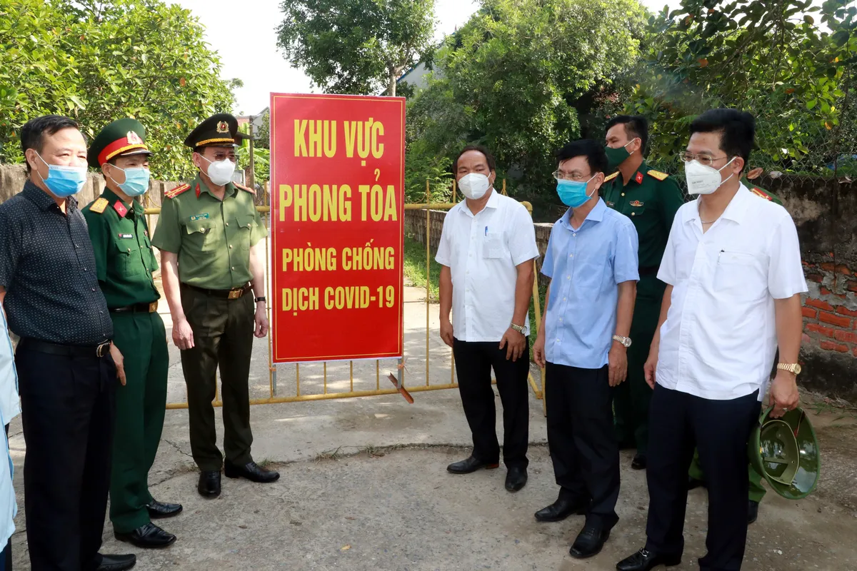 Từ 12h ngày 13/8, Nam Định ngừng tiếp nhận người về từ các vùng áp dụng Chỉ thị 16 - Ảnh 1.