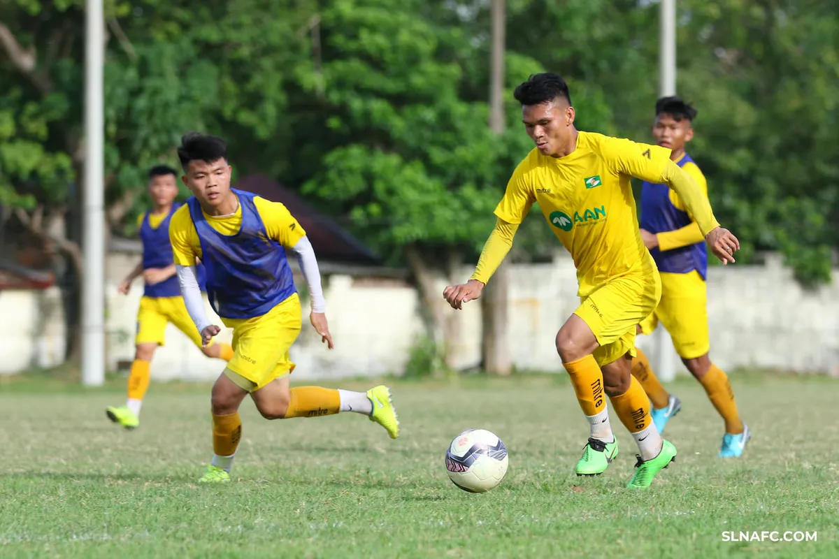 Chuyển động V.League: Kim Dong Su gia hạn hợp đồng cùng HAGL, SLNA trở lại luyện tập - Ảnh 1. Chuyển động V.League: Kim Dong Su gia hạn hợp đồng cùng HAGL, SLNA trở lại luyện tập - Ảnh 1.