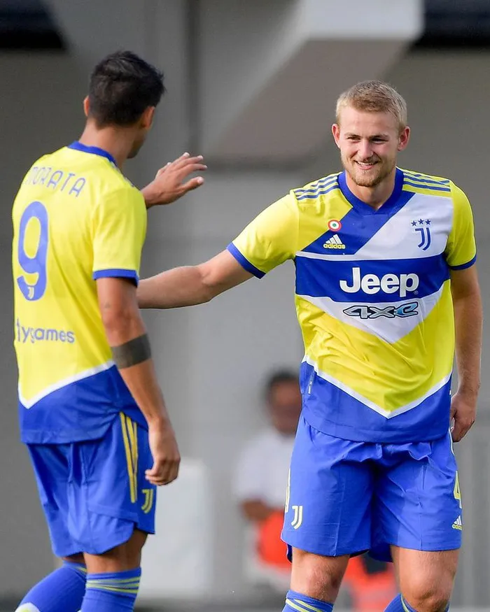 Áo đấu mới của Juventus nhận mưa gạch đá từ cộng đồng mạng - Ảnh 6. Áo đấu mới của Juventus nhận mưa gạch đá từ cộng đồng mạng - Ảnh 6.