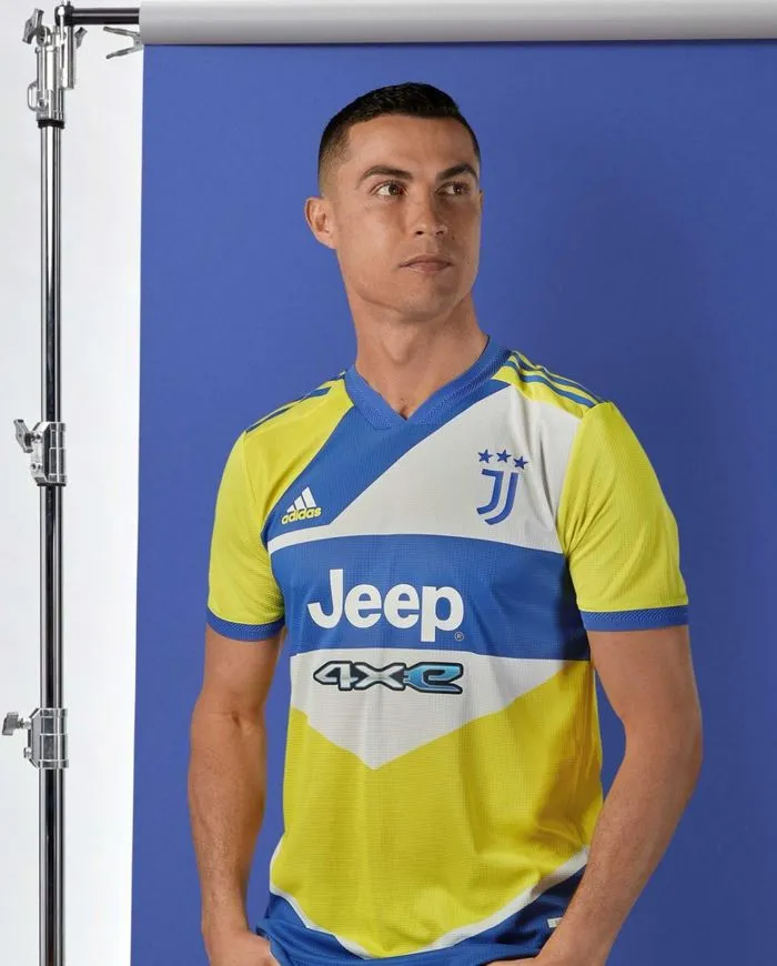 Áo đấu mới của Juventus nhận mưa gạch đá từ cộng đồng mạng - Ảnh 2. Áo đấu mới của Juventus nhận mưa gạch đá từ cộng đồng mạng - Ảnh 2.