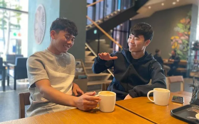 Xuân Trường động viên Minh Vương: Chẳng có gì quật ngã được chúng ta mãi mãi - Ảnh 1. Xuân Trường động viên Minh Vương: Chẳng có gì quật ngã được chúng ta mãi mãi - Ảnh 1.