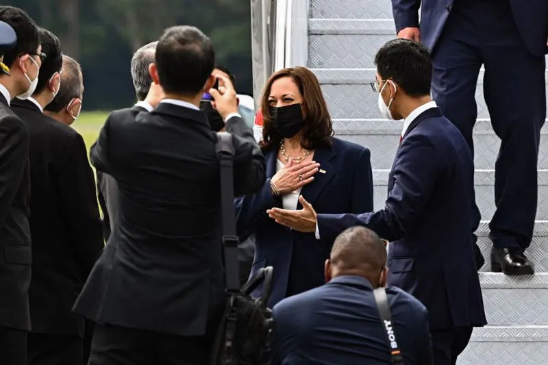 Phó Tổng thống Mỹ Kamala Harris thăm chính thức Singapore - Ảnh 1.