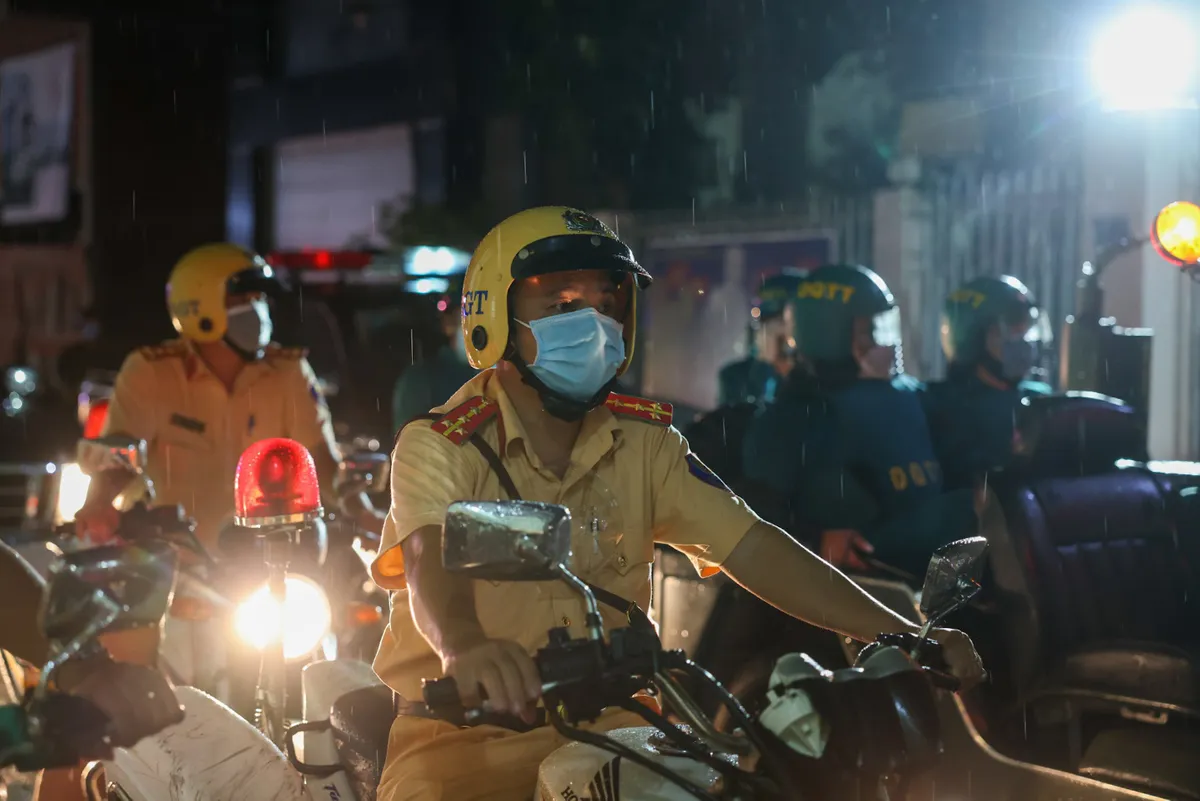 TP Hồ Chí Minh vắng bóng người ngày đầu siết chặt quy định ai ở đâu ở yên đó - Ảnh 27.