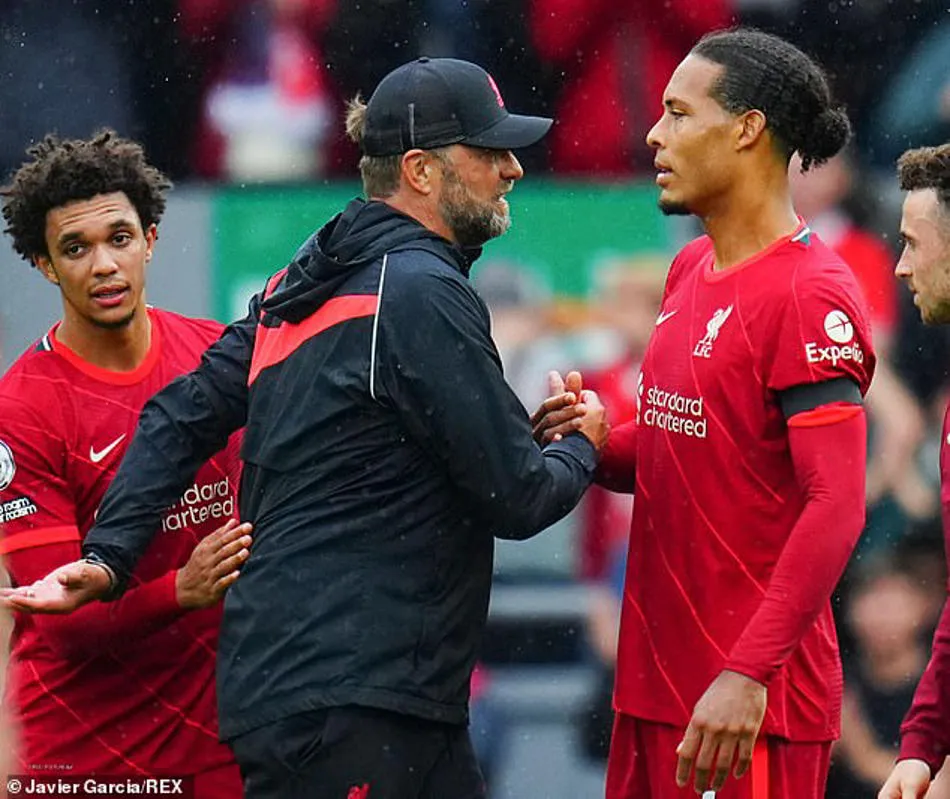 Virgil van Dijk sẽ được Liverpool bảo vệ trong mùa giải này - Ảnh 1. Virgil van Dijk sẽ được Liverpool bảo vệ trong mùa giải này - Ảnh 1.