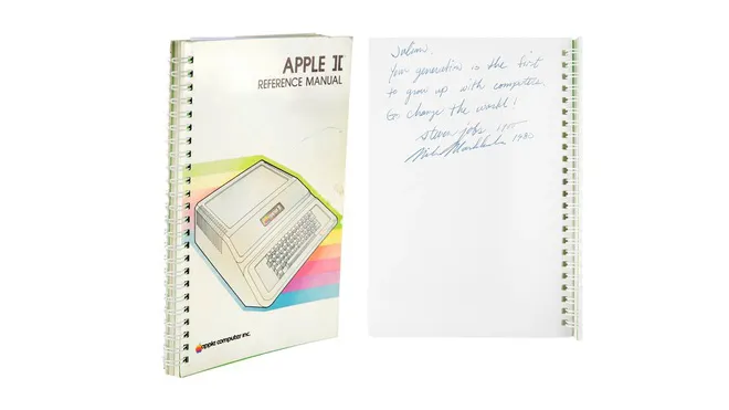 Sổ tay hướng dẫn sử dụng máy tính Apple II được bán với giá hơn 780.000 USD - Ảnh 1.