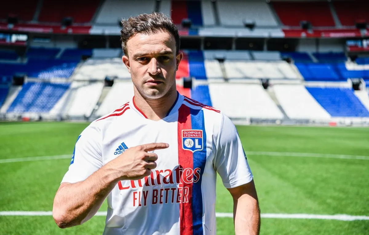 Xherdan Shaqiri chia tay Liverpool sang Pháp thi đấu - Ảnh 2. Xherdan Shaqiri chia tay Liverpool sang Pháp thi đấu - Ảnh 2.