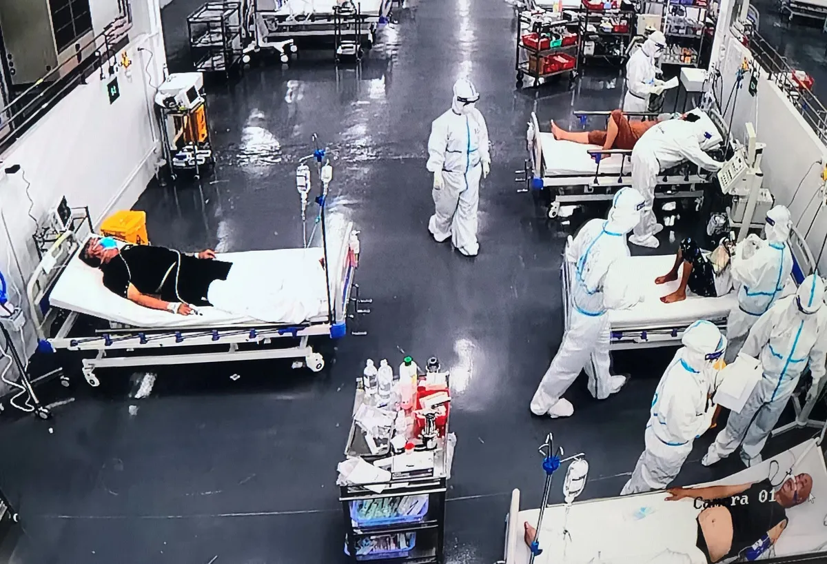 Bệnh viện Trung ương Huế đưa robot vào điều trị bệnh nhân COVID-19 ở Trung tâm Hồi sức tích cực tại TP. Hồ Chí Minh - Ảnh 1. Bệnh viện Trung ương Huế đưa robot vào điều trị bệnh nhân COVID-19 ở Trung tâm Hồi sức tích cực tại TP. Hồ Chí Minh - Ảnh 1.