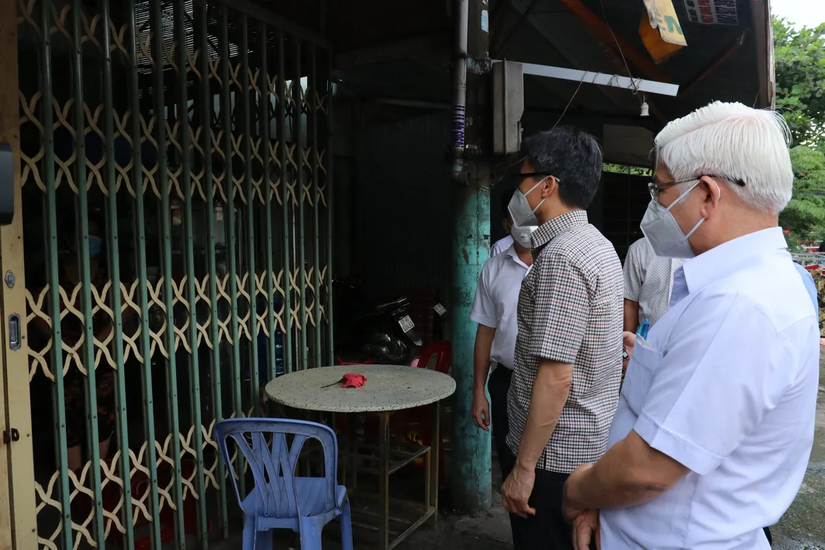 Phó Thủ tướng Vũ Đức Đam vào điểm nóng Bình Dương chỉ đạo chống dịch - Ảnh 1.