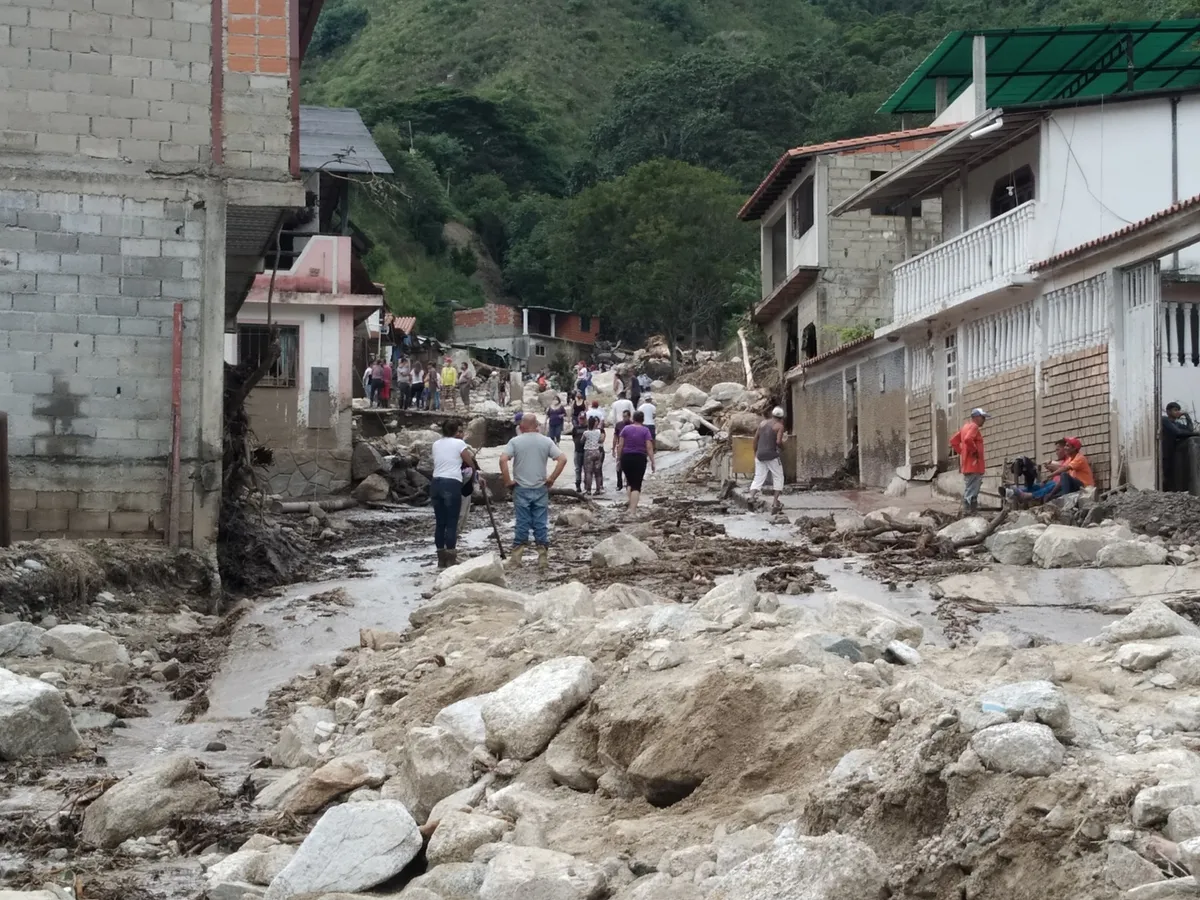 Lũ lụt ở Venezuela gây thiệt hại nghiêm trọng, số nạn nhân thiệt mạng tăng lên ít nhất 20 người - Ảnh 3.