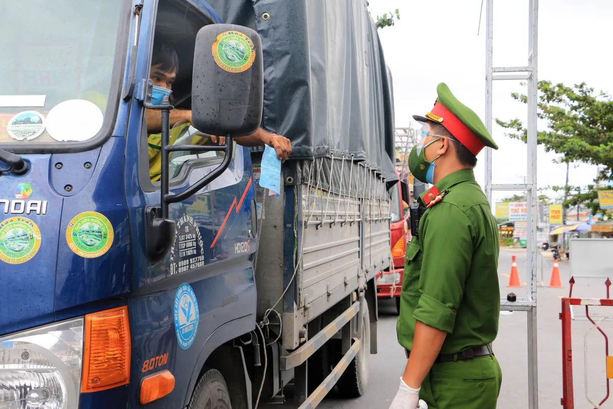 Dừng áp dụng văn bản làm phát sinh chi phí, thời gian vận tải hàng hóa - Ảnh 1.