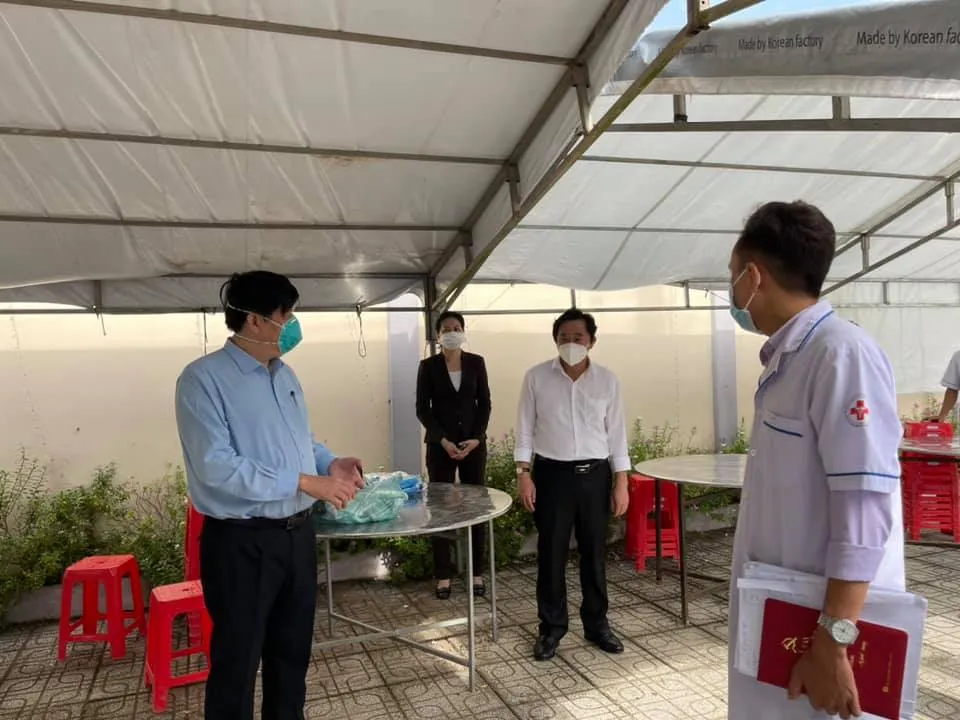 Bộ trưởng Bộ Y tế: Tăng cường hoạt động của các trạm y tế lưu động tại Bình Dương - Ảnh 2.