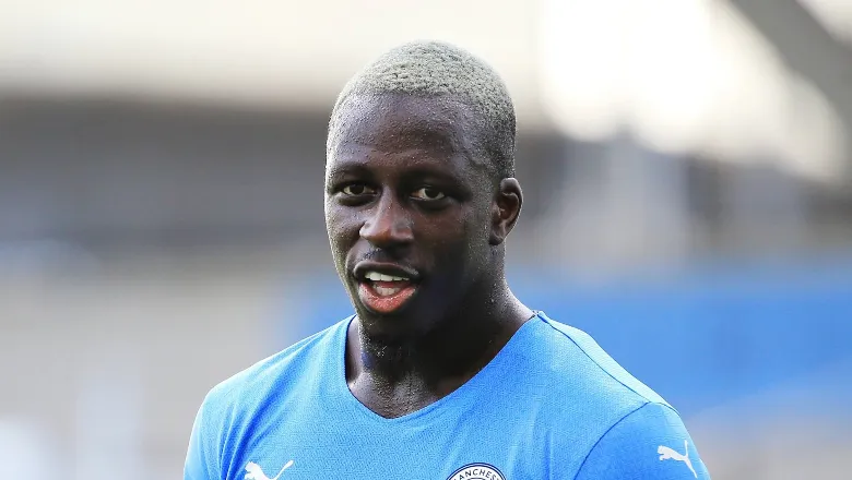 Hậu vệ của Manchester City phải hầu t&ograve;a v&igrave; c&aacute;o buộc hiếp d&acirc;m - Ảnh 2.