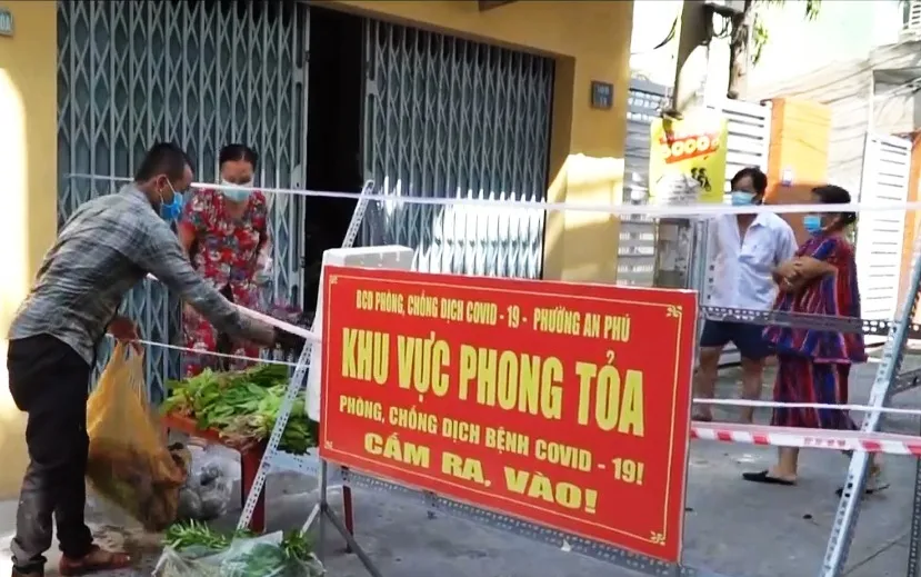 Thợ cắt tóc, thợ hàn tặng rau cho bà con nghèo vùng dịch Cần Thơ - Ảnh 2.