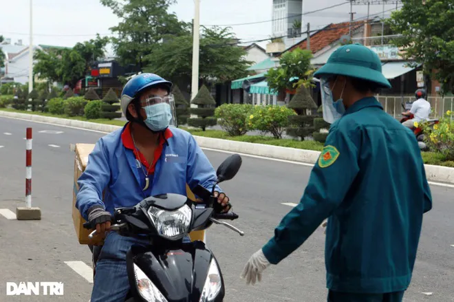 Từ 15h hôm nay (29/8), người dân Nha Trang phải ở nhà để xét nghiệm hỏa tốc - Ảnh 1.