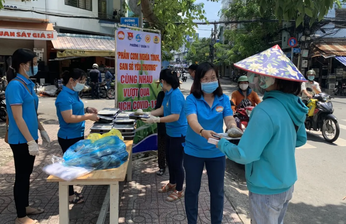 Gi&atilde;n c&aacute;ch nhưng kh&ocirc;ng xa c&aacute;ch! - Ảnh 1.