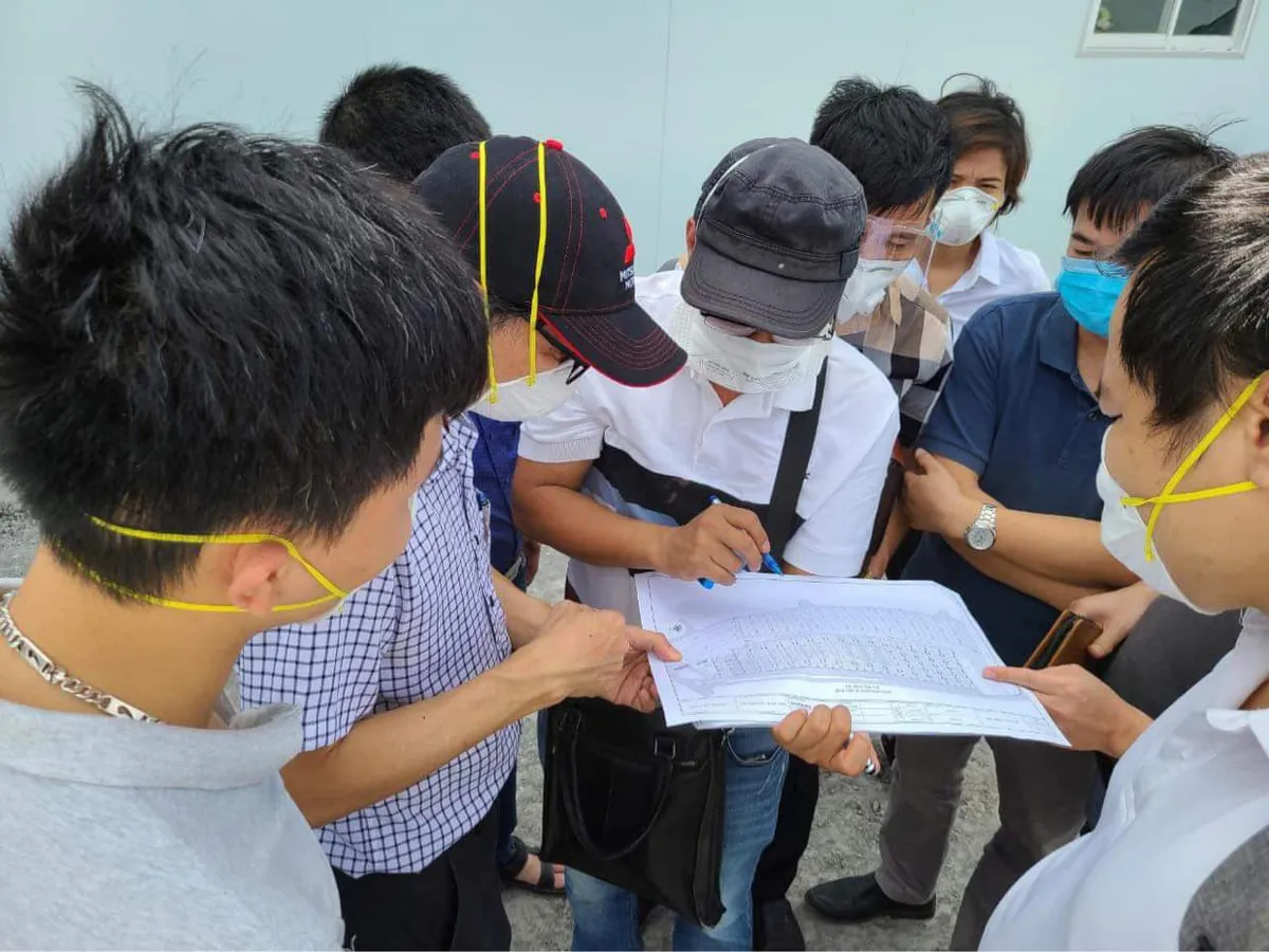 Hơn 300 y, bác sĩ cùng 8 tấn trang thiết bị từ Bệnh viện Hữu nghị Việt Đức vào TP. Hồ Chí Minh - Ảnh 1.