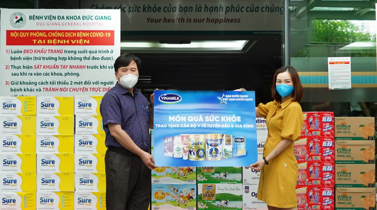 Vinamilk tiếp tục tiếp sức tuyến đầu tại 50 bệnh viện trong giai đoạn chống dịch cao điểm trên cả nước - Ảnh 2.