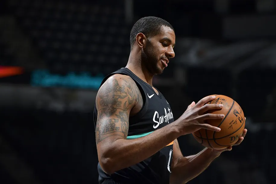 Trung phong LaMarcus Aldridge thay đổi quyết định giải nghệ - Ảnh 1. Trung phong LaMarcus Aldridge thay đổi quyết định giải nghệ - Ảnh 1.