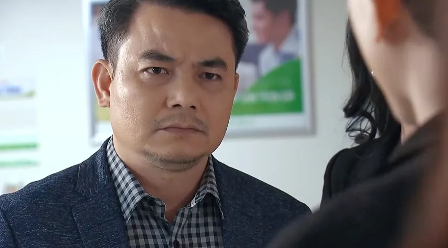 Hương vị tình thân: Ông Khang bất ngờ uốn éo, điệu đà thành cây hài - Ảnh 2.