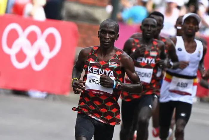 Eliud Kipchoge bảo vệ thành công HCV marathon Olympic - Ảnh 2.