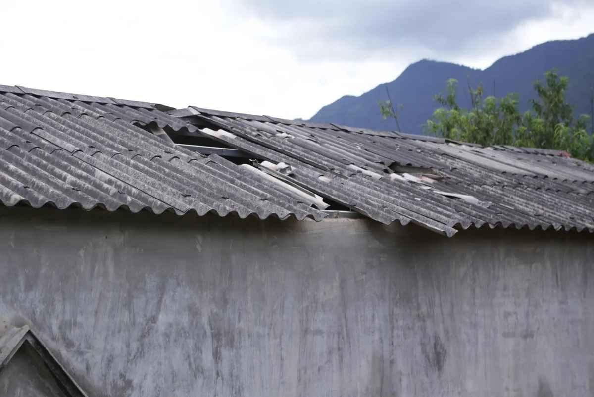 Tiêu hủy vật liệu nổ, nhiều nhà dân bị thiệt hại - Ảnh 1. Tiêu hủy vật liệu nổ, nhiều nhà dân bị thiệt hại - Ảnh 1.