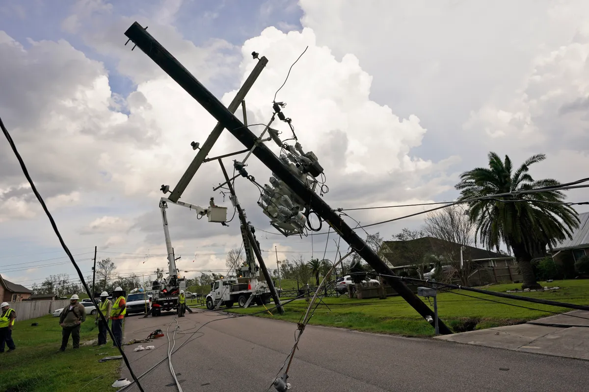 Bang Louisiana thiệt hại lớn về lưới điện do bão Ida, hơn 1 triệu khách hàng bị mất điện - Ảnh 2.