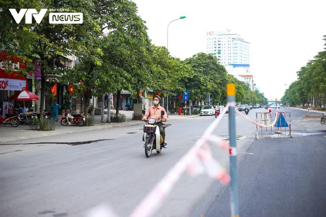 Hà Nội: Đường Liễu Giai - Văn Cao khoác áo mới với 8 làn xe sau khi gỡ bỏ dải phân cách - Ảnh 5.