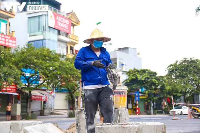 Hà Nội: Đường Liễu Giai - Văn Cao khoác áo mới với 8 làn xe sau khi gỡ bỏ dải phân cách - Ảnh 8.