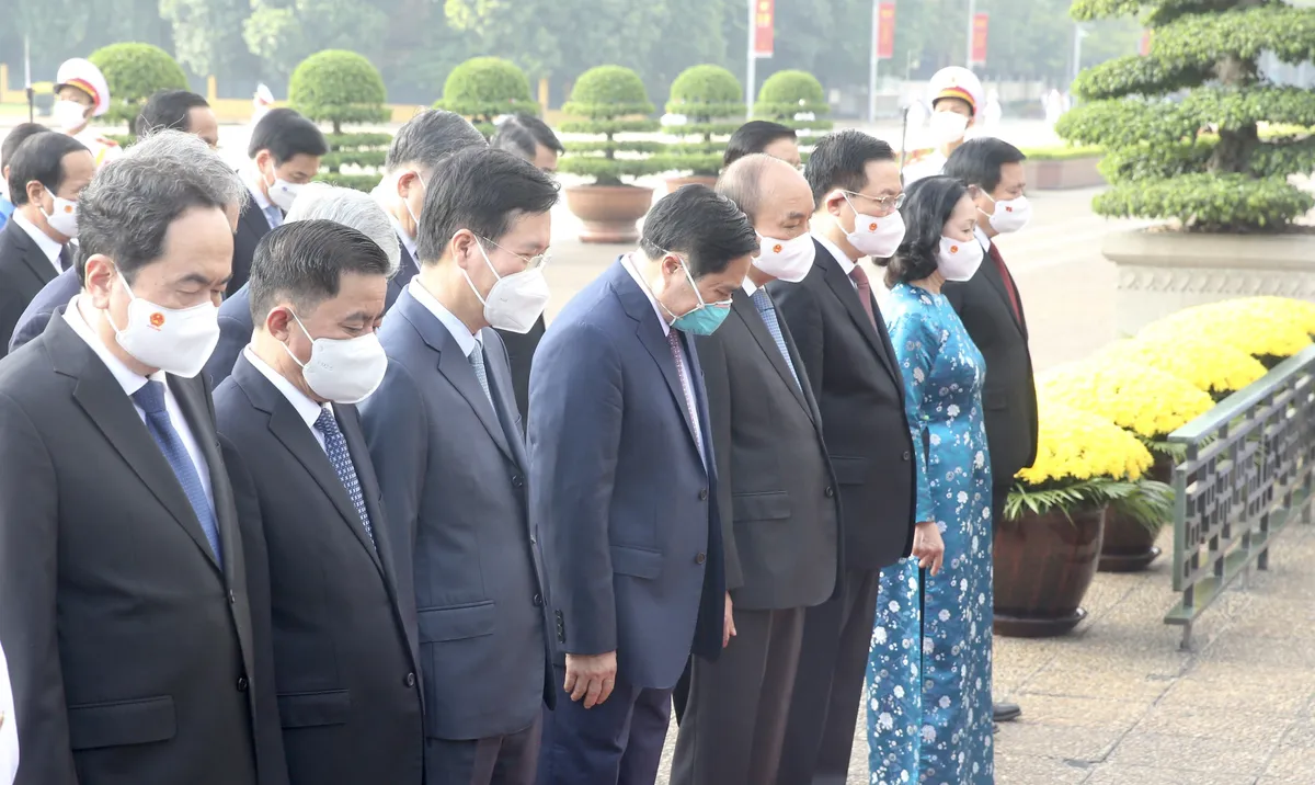 Lãnh đạo Đảng, Nhà nước vào Lăng viếng Chủ tịch Hồ Chí Minh nhân kỷ niệm 76 năm Quốc khánh 2/9 - Ảnh 4.