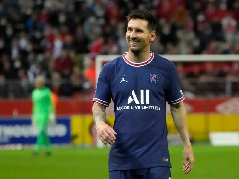 10 cầu thủ có thu nhập cao nhất thế giới 2021: Ronaldo vô đối - Ảnh 2. 10 cầu thủ có thu nhập cao nhất thế giới 2021: Ronaldo vô đối - Ảnh 2.