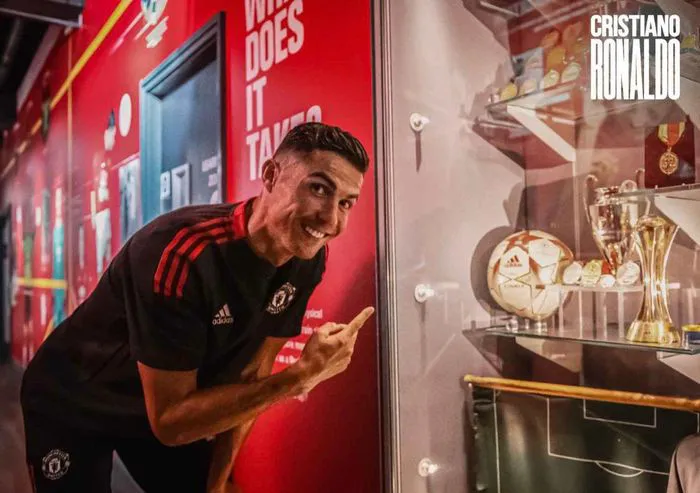 Ch&ugrave;m ảnh: Cristiano Ronaldo trở lại s&acirc;n Old Trafford - Ảnh 3.