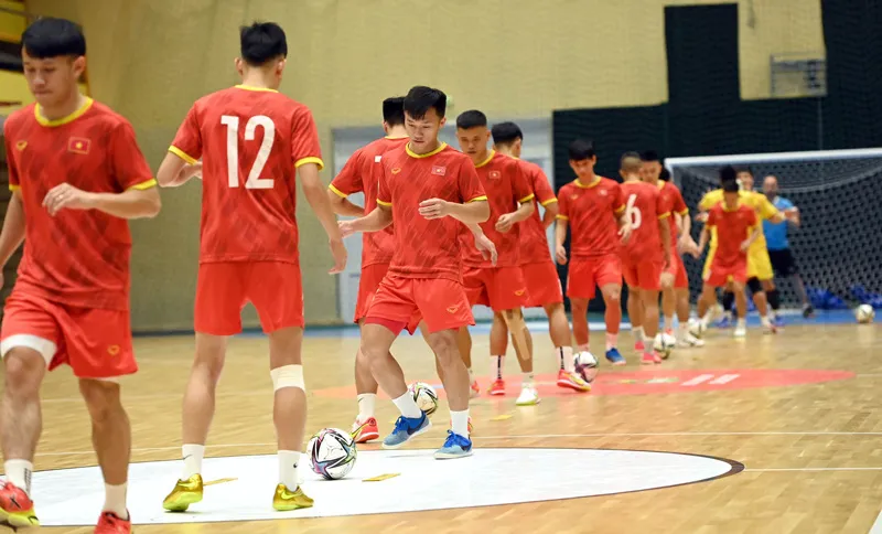 ĐT futsal Việt Nam hưng phấn trước trận gặp ĐT futsal Brazil - Ảnh 1.