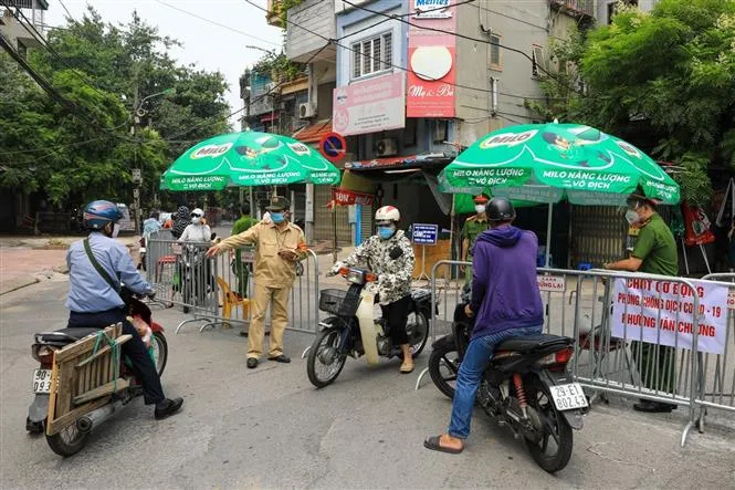 Cuộc sống của người dân 3 ổ dịch ở Hà Nội dần trở lại bình thường - Ảnh 5.