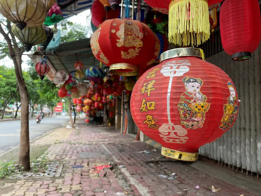 Phố lồng đ&egrave;n năm nay... tắt đ&egrave;n - Ảnh 5.