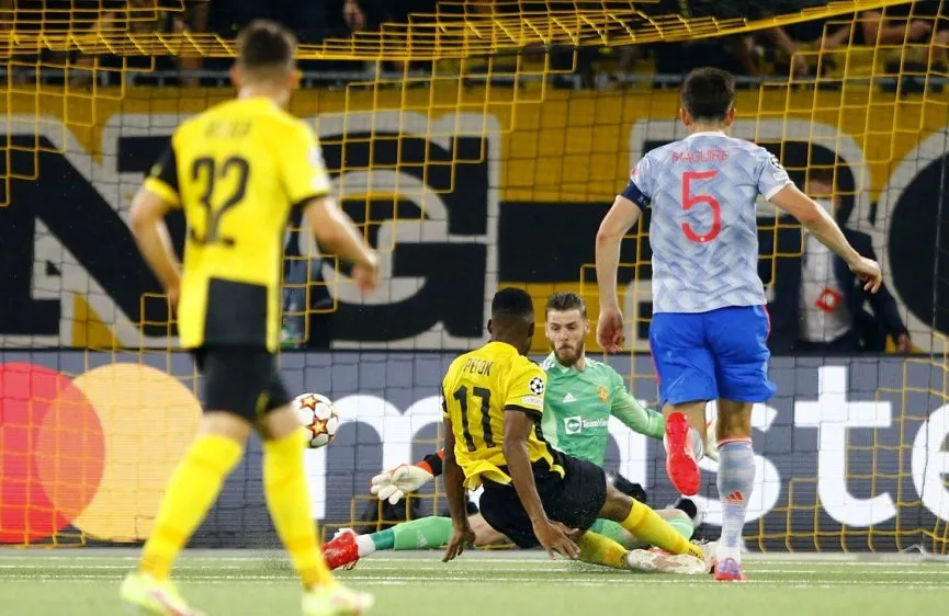 Ronaldo ghi bàn, Manchester United vẫn thua sốc trước Young Boys - Ảnh 4. Ronaldo ghi bàn, Manchester United vẫn thua sốc trước Young Boys - Ảnh 4.